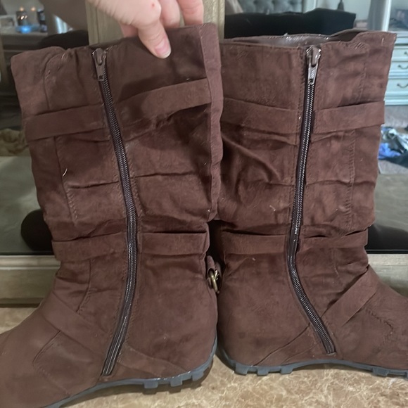 Brown faux suede boots with faux buckles by Shiekh shoes - Picture 8 of 13